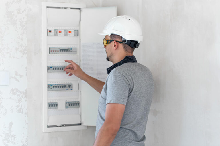 Commercial Electrician