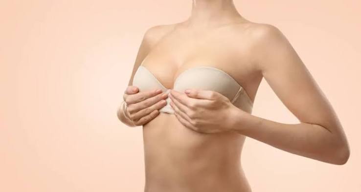 Chirurgie d'augmentation mammaire à Paris